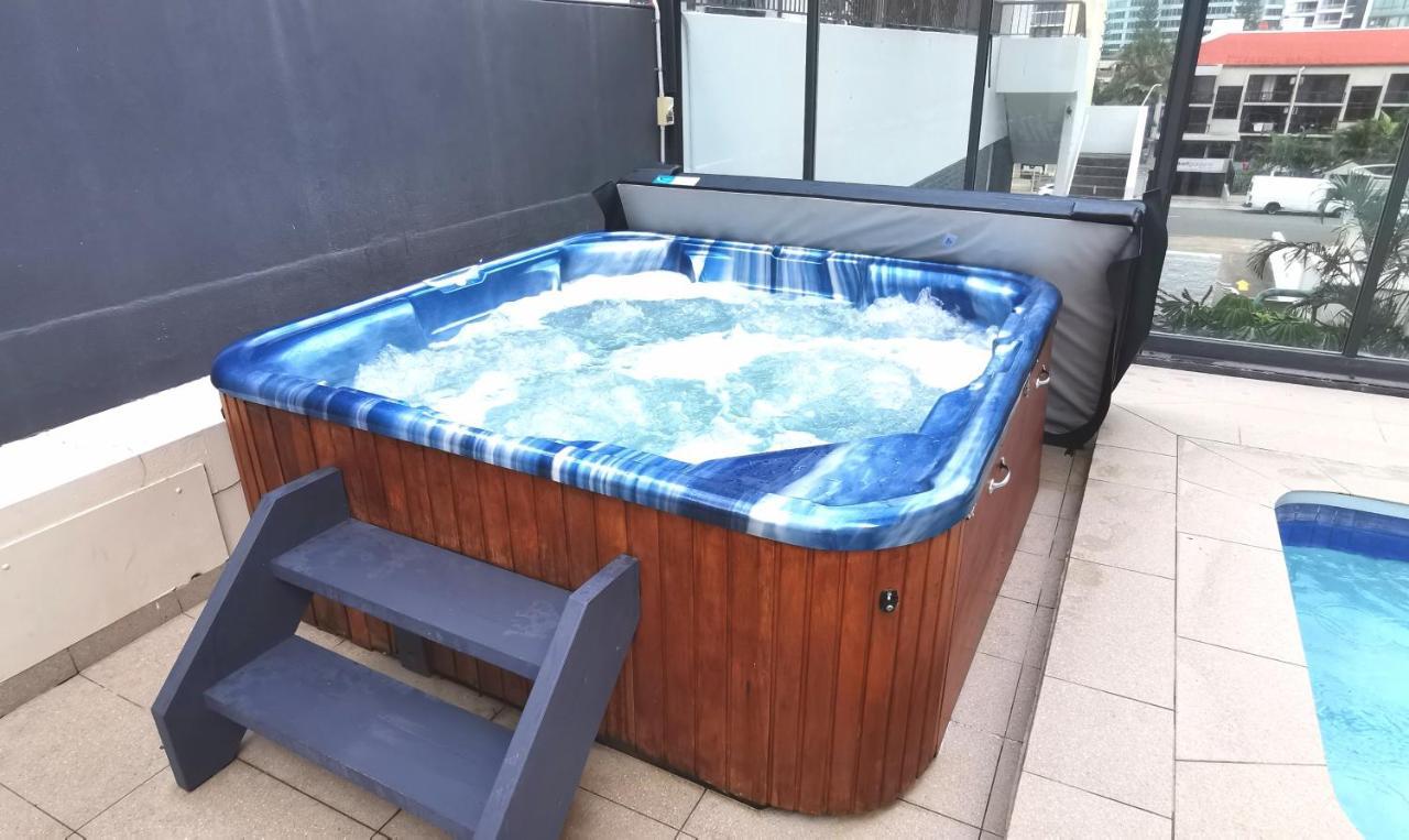 Beachside Apartment In The Heart Of Surfers Paradise - Free Parking 골드코스트 외부 사진