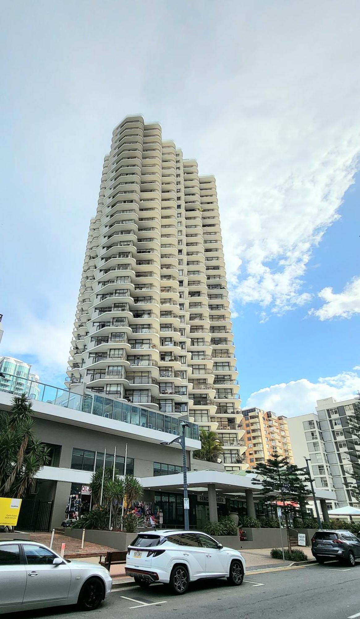 Beachside Apartment In The Heart Of Surfers Paradise - Free Parking 골드코스트 외부 사진